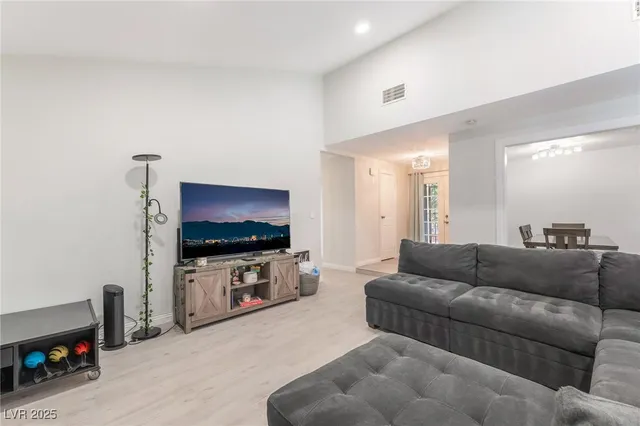 $2,500 | 3209 Kings Way, Las Vegas, NV 89102