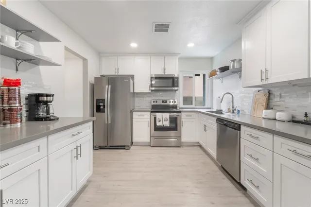 $2,500 | 3209 Kings Way, Las Vegas, NV 89102