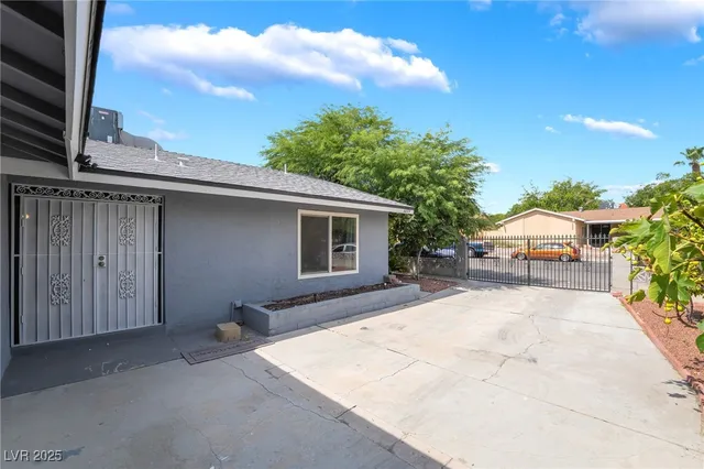 $2,500 | 3209 Kings Way, Las Vegas, NV 89102