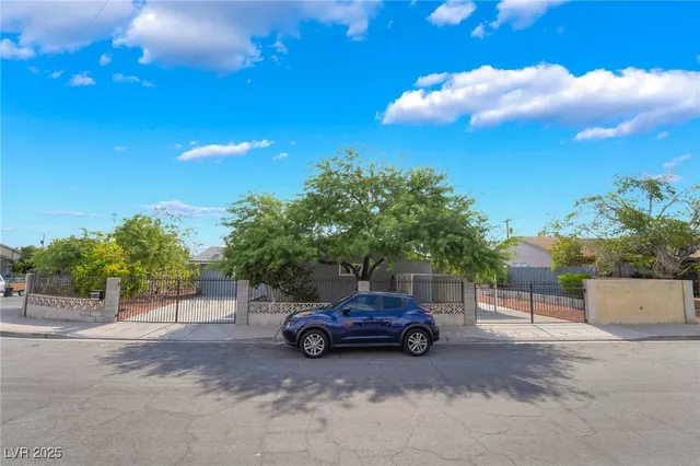 $2,500 | 3209 Kings Way, Las Vegas, NV 89102