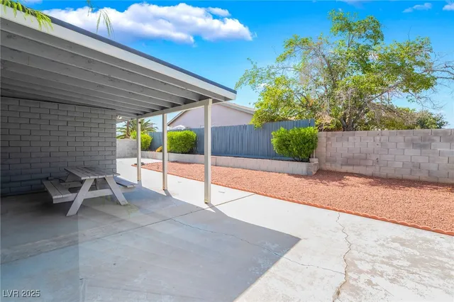 $2,500 | 3209 Kings Way, Las Vegas, NV 89102