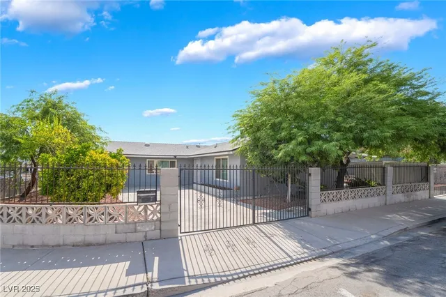 $2,500 | 3209 Kings Way, Las Vegas, NV 89102