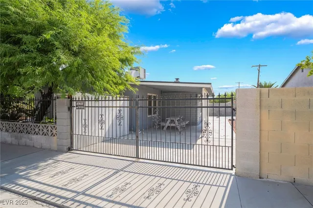 $2,500 | 3209 Kings Way, Las Vegas, NV 89102