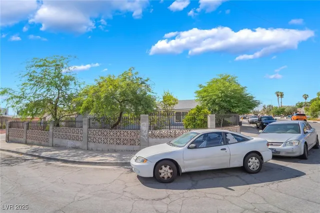 $2,500 | 3209 Kings Way, Las Vegas, NV 89102