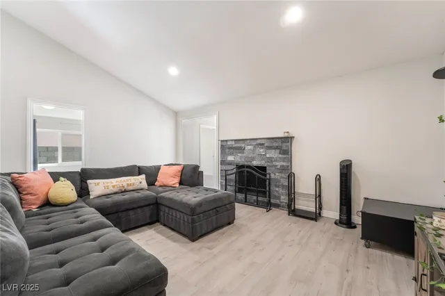 $2,500 | 3209 Kings Way, Las Vegas, NV 89102