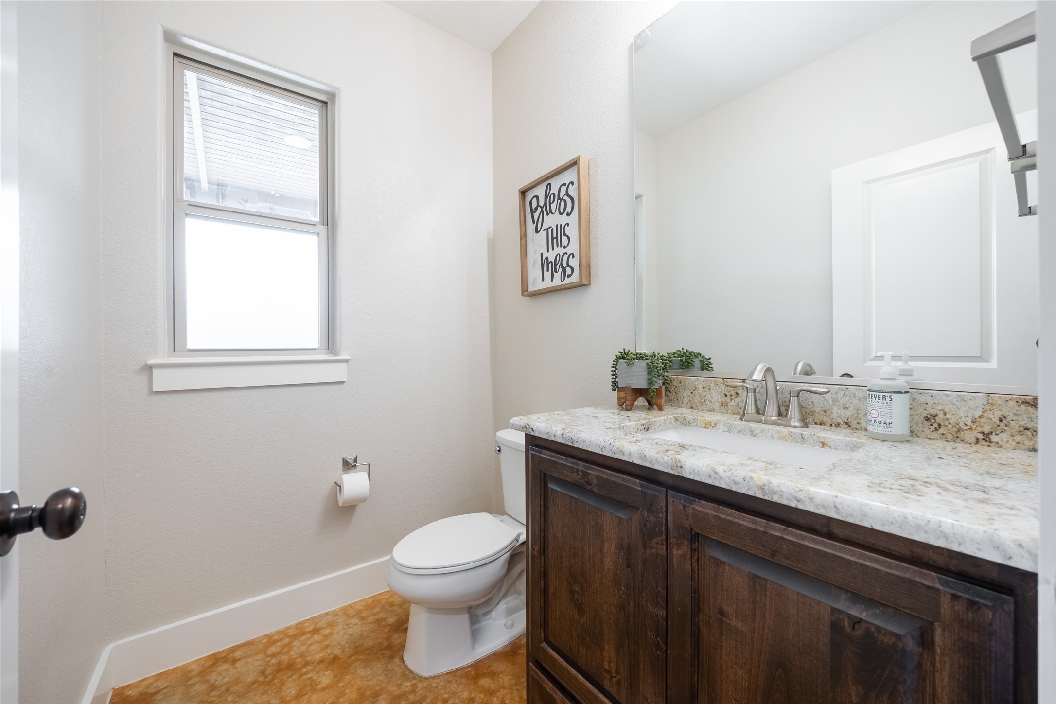 6200 Solana Ranch Road Salado, TX 76571 - Photo 22 of 38 Secondary half bathroom