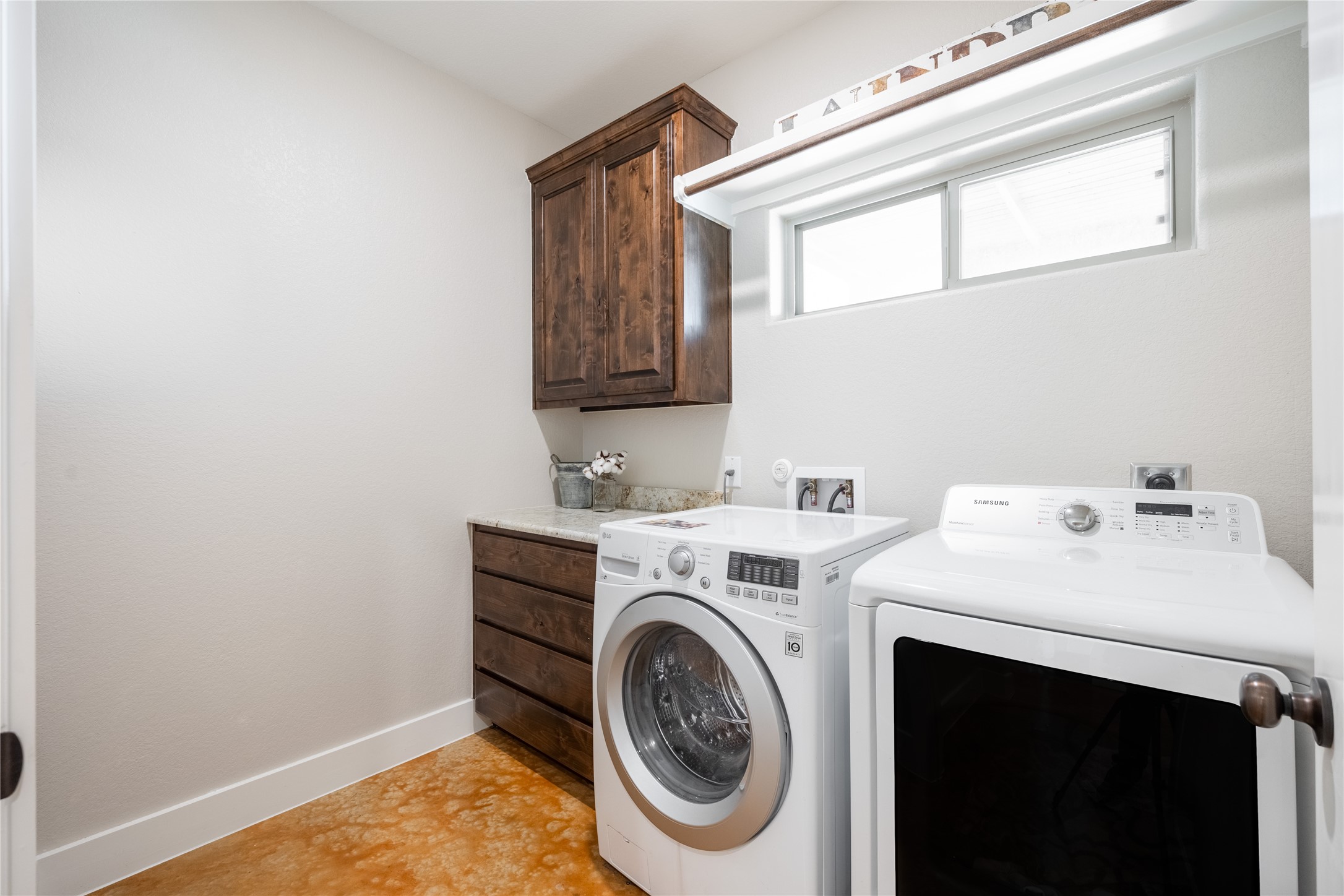 6200 Solana Ranch Road Salado, TX 76571 - Photo 23 of 38 oversize landry room