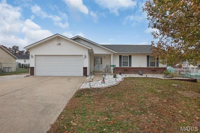 $289,900 | 1019 Huntington Drive, Troy, MO 63379