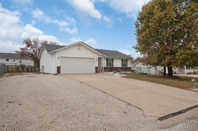 $289,900 | 1019 Huntington Drive, Troy, MO 63379