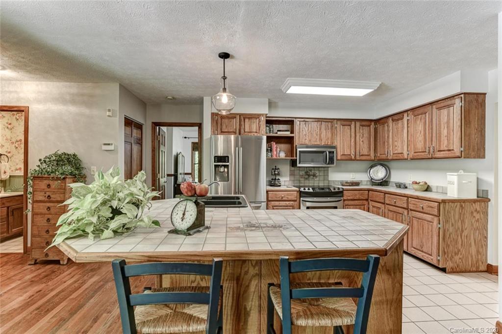 156 Ridge Road Candler, NC 28715 - Photo 14 of 40 Gallery Image 14