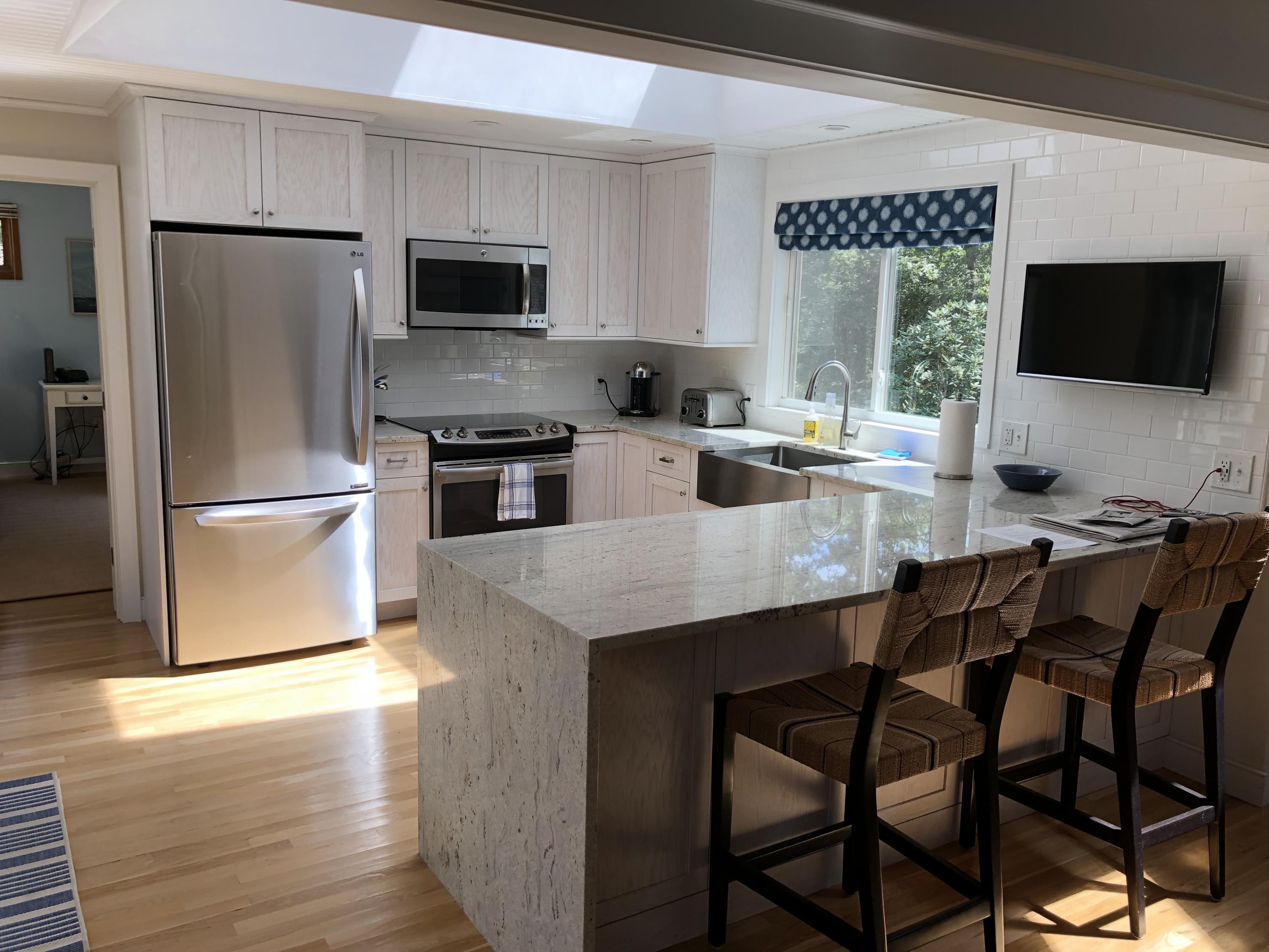 8 Pulpit Rock Road Oak Bluffs, MA 02557 - Photo 2 of 16 IMG_0813