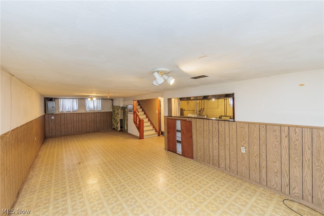1376 South Green Road Cleveland, OH 44121 - Photo 26 of 33
