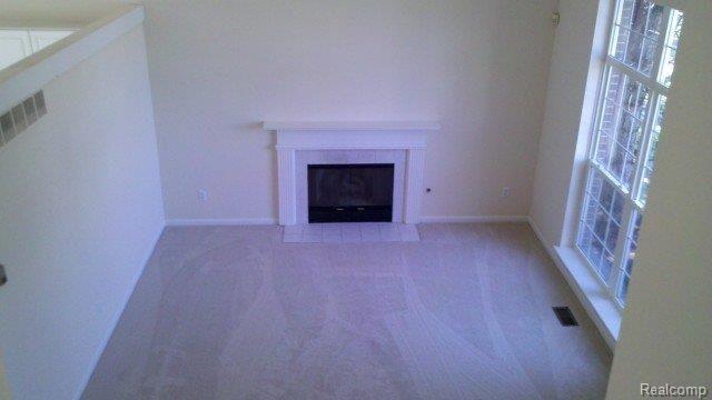 22 Eagle Ridge Road Lake Orion, MI 48360 - Photo 3 of 14 livingrm.jpg