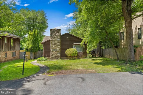$1,100,000 | 6914 Chelsea Road, McLean, VA 22101