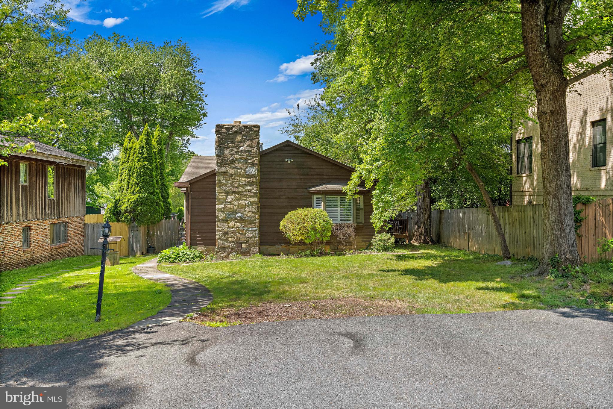 6914 Chelsea Road McLean, VA 22101 - Photo 2 of 19