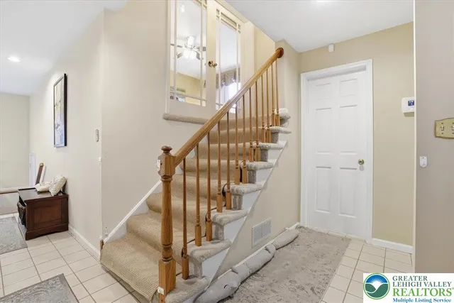 $379,880 | 9 Aspen Court, Easton, PA 18040