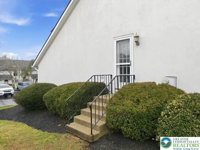 $379,880 | 9 Aspen Court, Easton, PA 18040