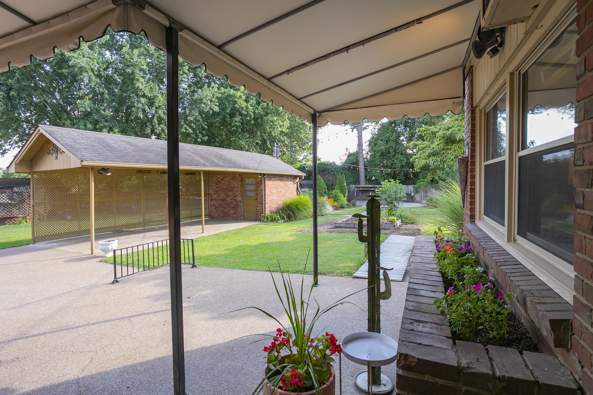 1018 Mitchell Road Nashville, TN 37206 - Photo 32 of 44 a garden view with a seating space