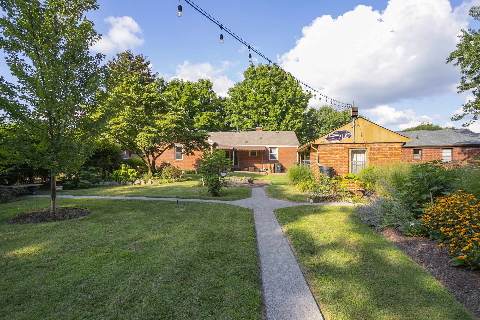 1018 Mitchell Road Nashville, TN 37206 - Photo 36 of 44 a front view of house with yard and green space