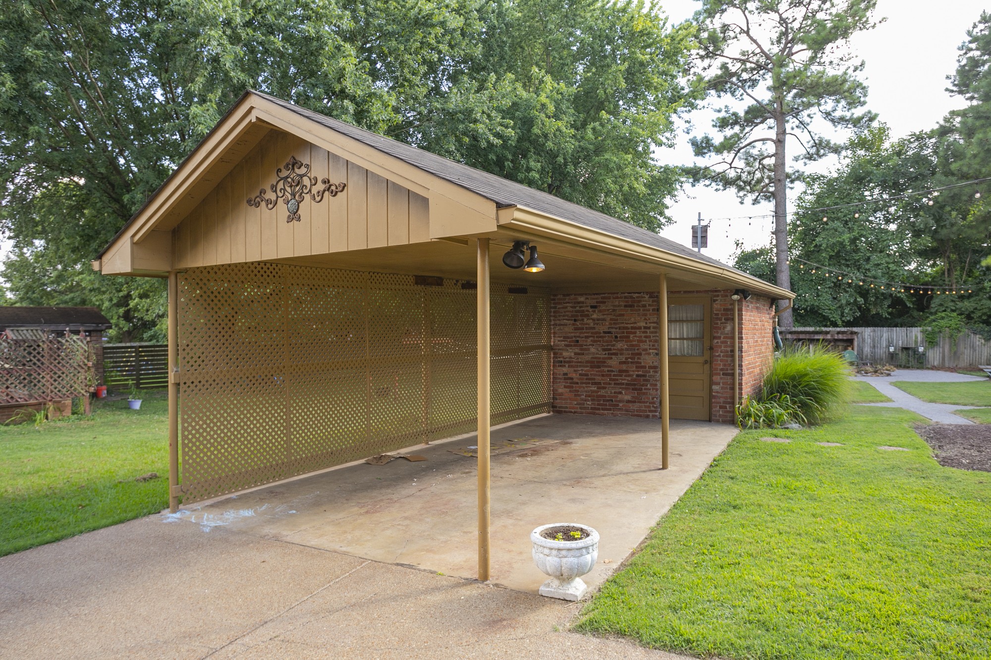 1018 Mitchell Road Nashville, TN 37206 - Photo 44 of 44 a front view of a house with a yard
