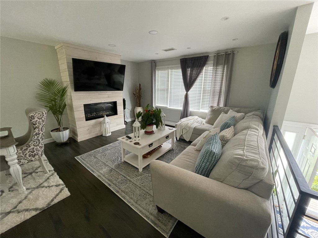 83 Whiting Street Cranston, RI 02920 - Photo 11 of 31