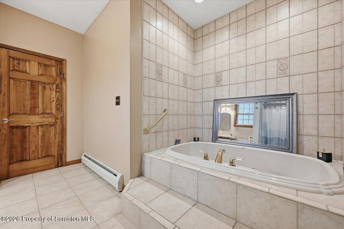 121 Ridgeview Drive Scranton, PA 18504 - Photo 32 of 65 Primary Bathroom
