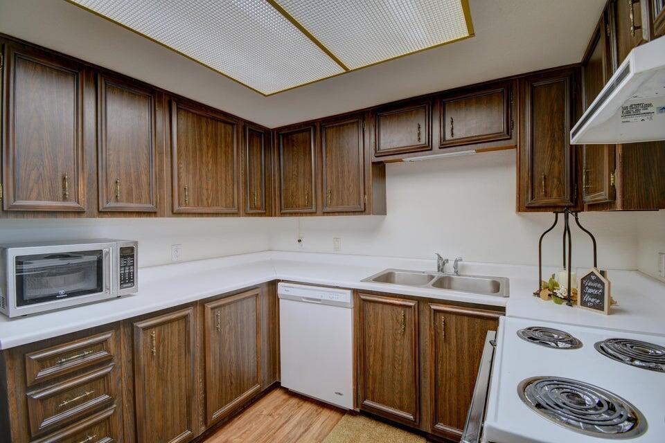 931 Country Club Drive Southeast, Unit J Rio Rancho, NM 87124 - Photo 5 of 15 Gallery Image 5