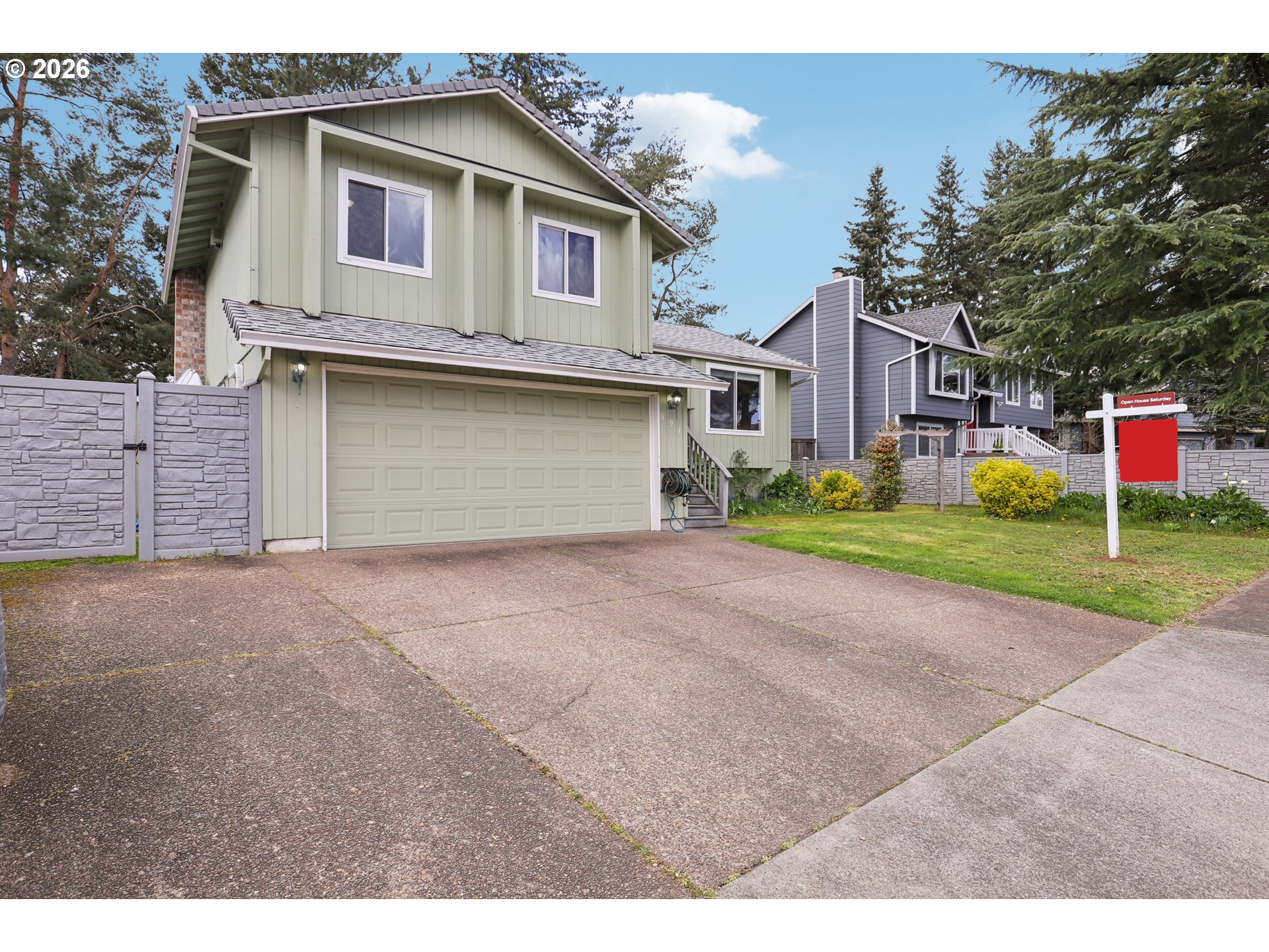 691 Southwest Linneman Court Gresham, OR 97030 - Photo 2 of 35 a front view of a house with garden