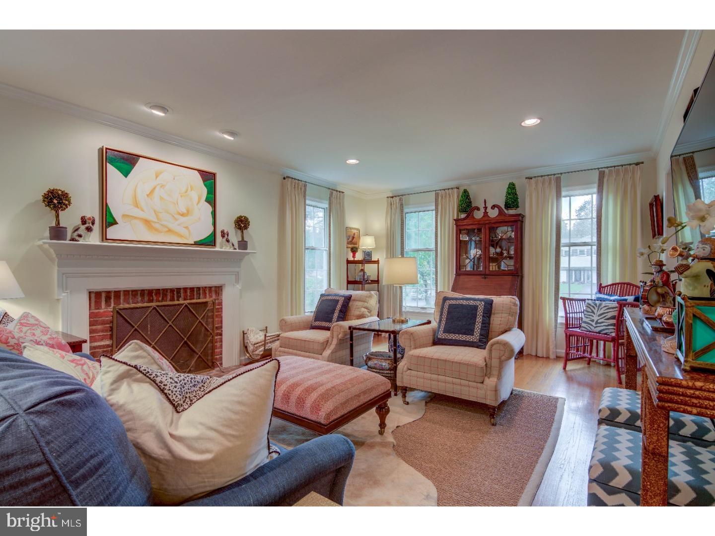 841 Malin Road Newtown Square, PA 19073 - Photo 3 of 22 Living Room