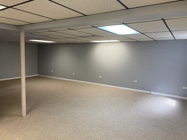 $2,500 | 580 Comstock Avenue, Elmhurst, IL 60126