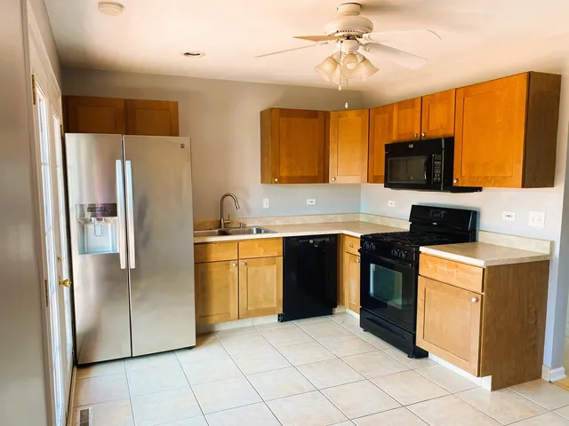 $2,500 | 580 Comstock Avenue, Elmhurst, IL 60126