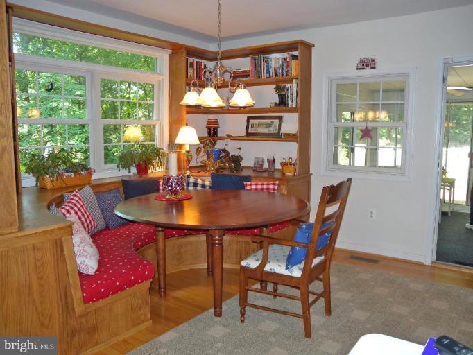 8605 Aponi Road Vienna, VA 22180 - Photo 2 of 16 Breakfast Area