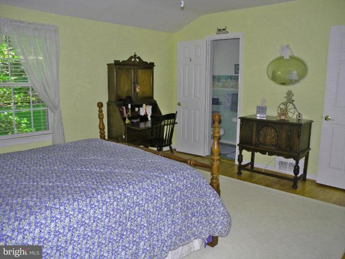 8605 Aponi Road Vienna, VA 22180 - Photo 3 of 16 SECOND MASTER BEDROOM W/PRIVATE BATH