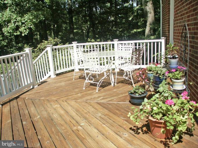 8605 Aponi Road Vienna, VA 22180 - Photo 4 of 16 Deck