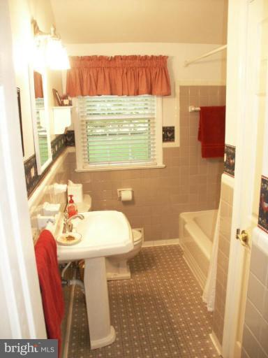 8605 Aponi Road Vienna, VA 22180 - Photo 6 of 16 HALL BATH