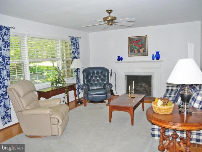 8605 Aponi Road Vienna, VA 22180 - Photo 9 of 16 Living Room