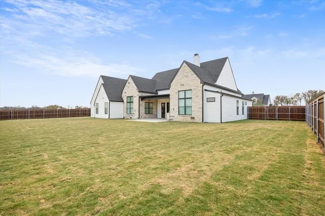 $949,900 | 919 Fawn Drive, McGregor, TX 76657