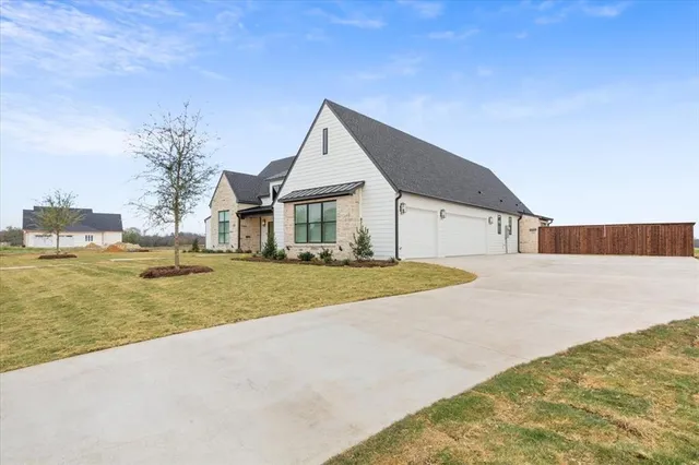 $949,900 | 919 Fawn Drive, McGregor, TX 76657