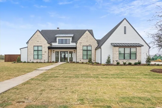 $949,900 | 919 Fawn Drive, McGregor, TX 76657