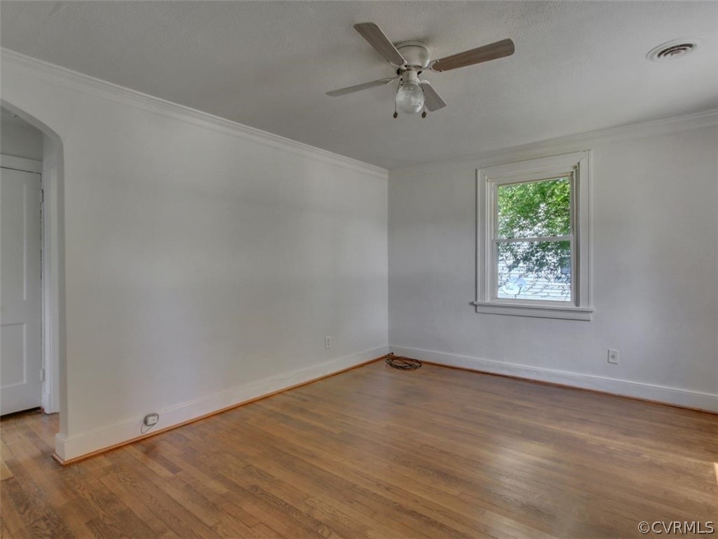 514 Riverview Road Colonial Heights, VA 23834 - Photo 4 of 17 an empty room with a window
