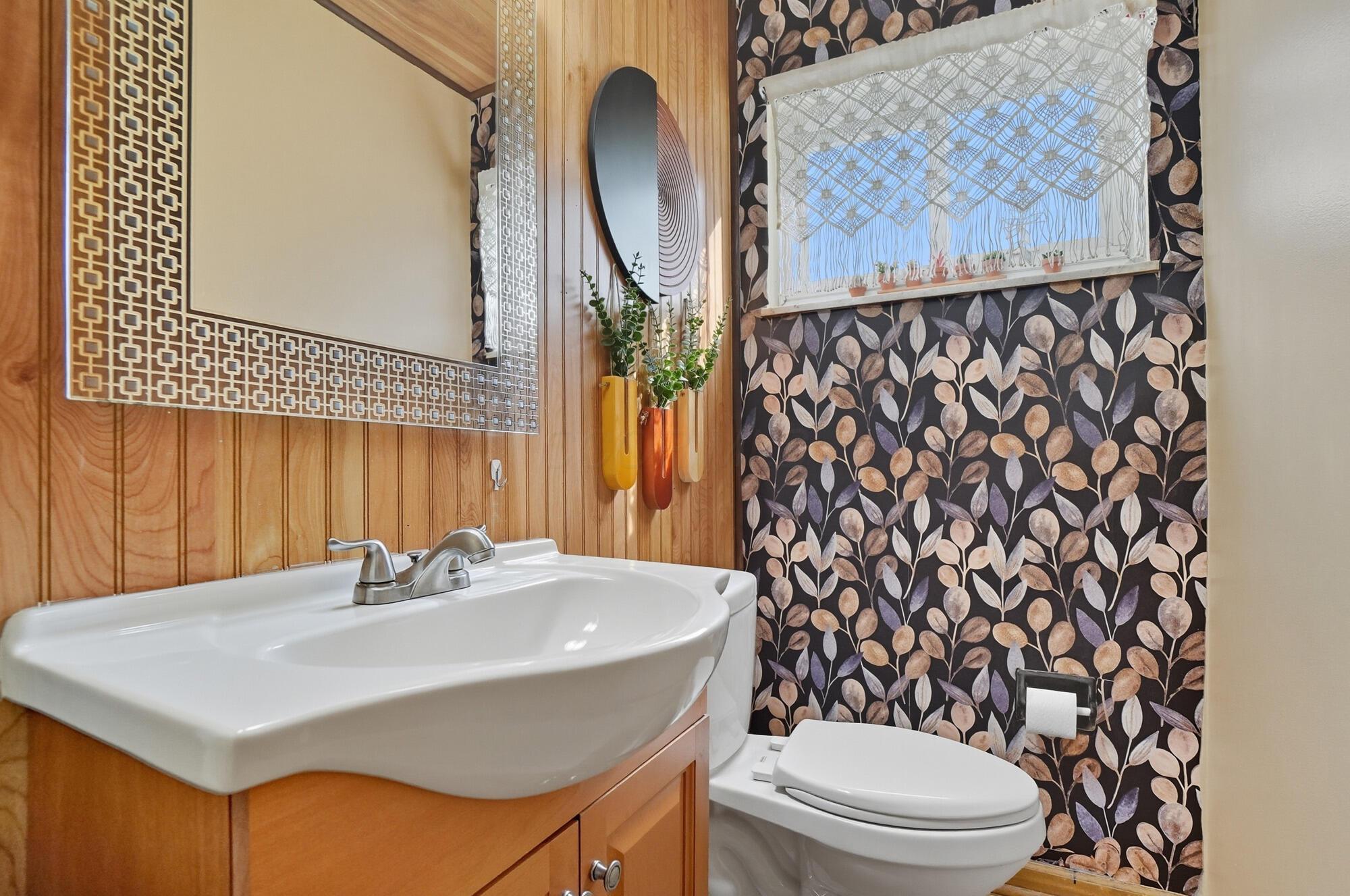 1520 Fall Brook Road Columbus, OH 43223 - Photo 16 of 44 remodeled half bath
