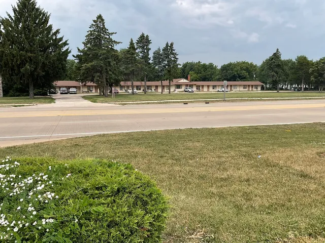 $2,590,000 | 1015 North Bridge Street, Yorkville, IL 60560