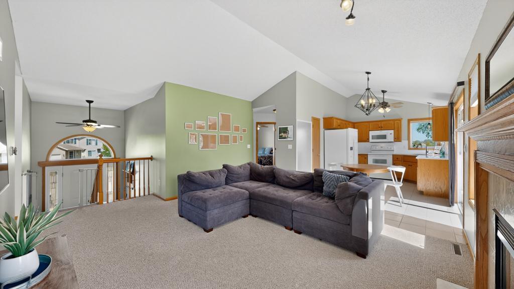 5208 Pinehurst Lane Northwest Rochester, MN 55901 - Photo 3 of 45