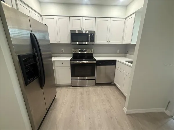 $1,800 | 2118 Michele Drive, Sarasota, FL 34231
