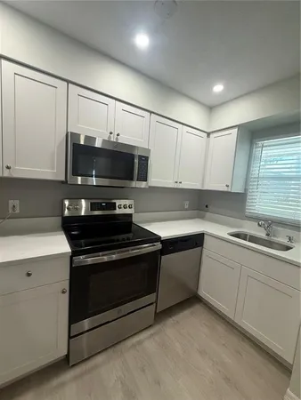 $1,800 | 2118 Michele Drive, Sarasota, FL 34231