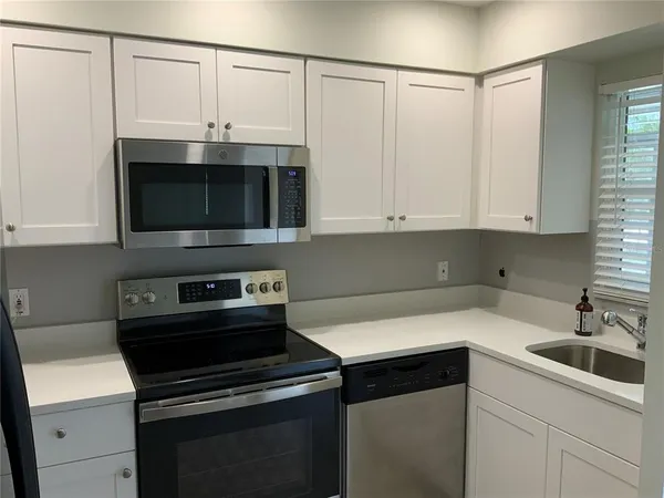 $1,800 | 2118 Michele Drive, Sarasota, FL 34231