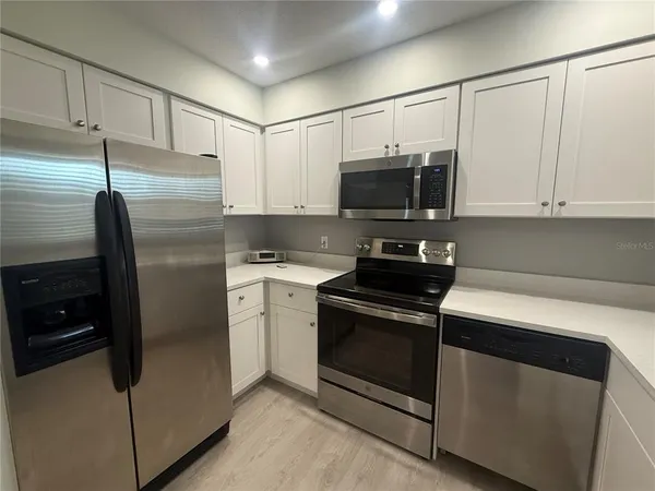 $1,800 | 2118 Michele Drive, Sarasota, FL 34231