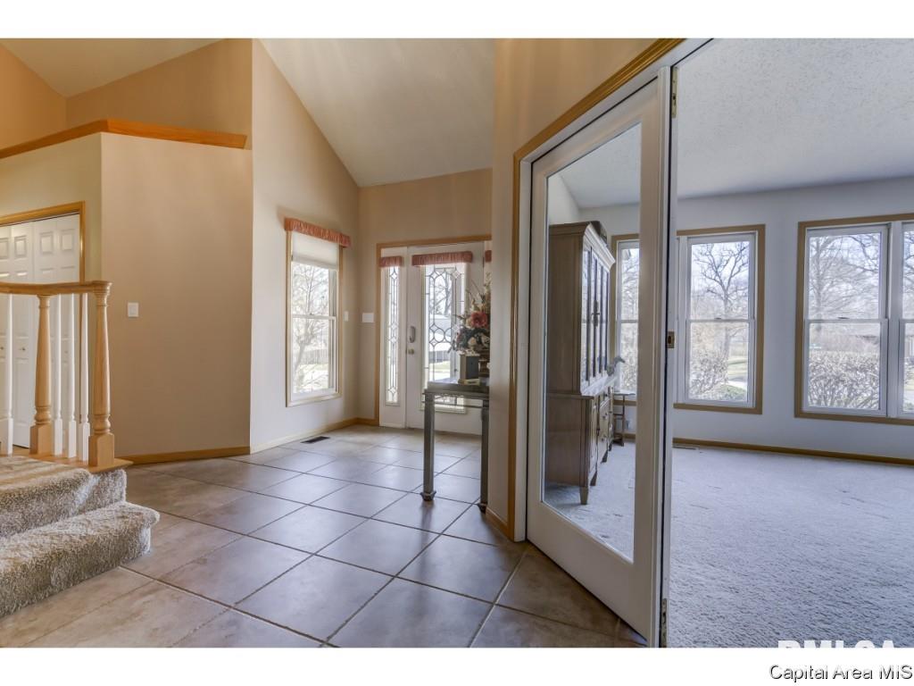 5 Country Towne Road Springfield, IL 62712 - Photo 3 of 36