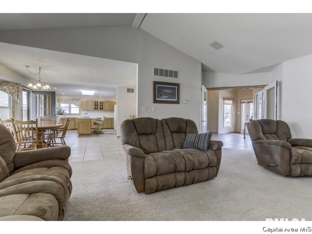 5 Country Towne Road Springfield, IL 62712 - Photo 5 of 36