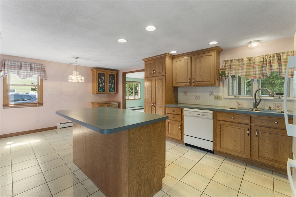 1 Robin Road Milford, MA 01757 - Photo 9 of 28 Gallery Image 9